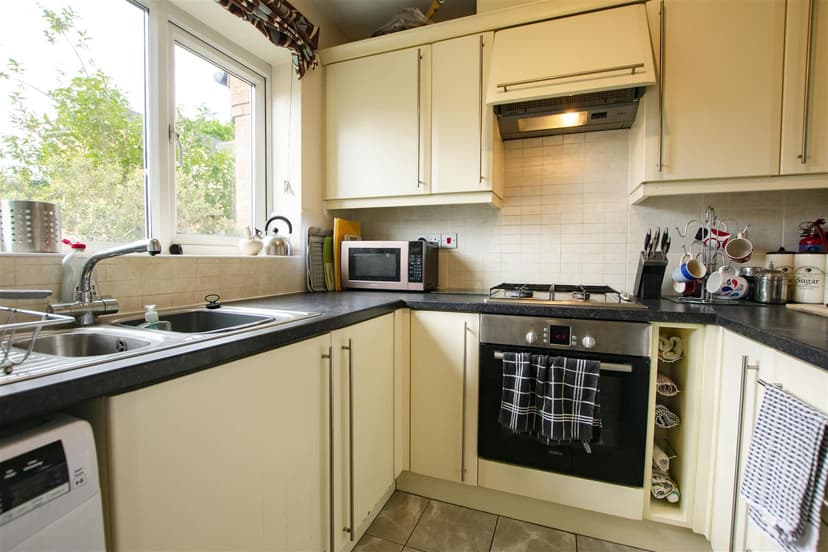 11a, Ten Acre Mews - Image 16