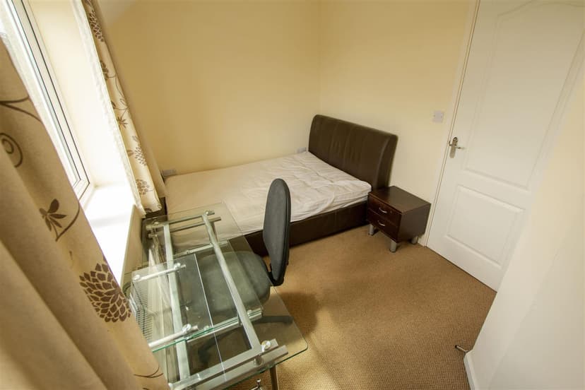 11a, Ten Acre Mews - Image 12