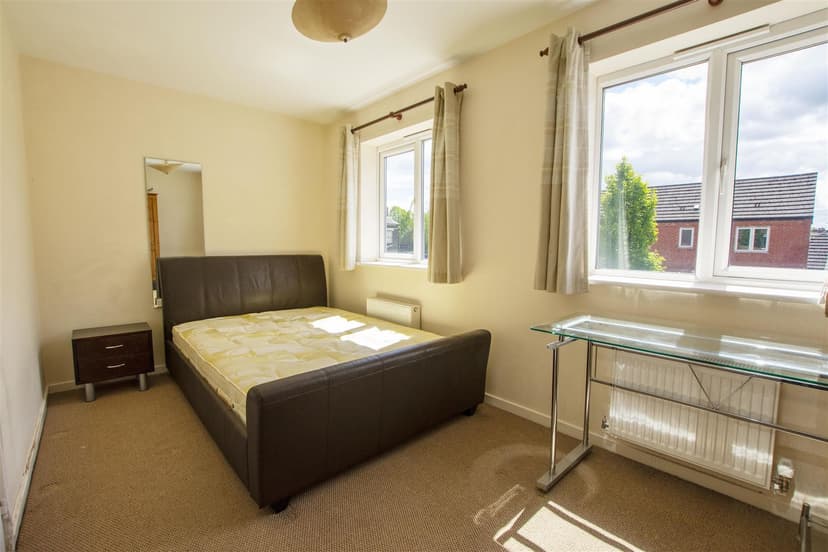 11a, Ten Acre Mews - Image 4