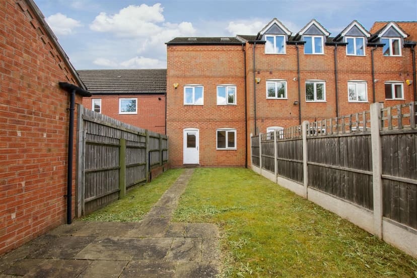 11a, Ten Acre Mews - Image 2