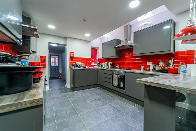 240, Hubert Road - Image 12