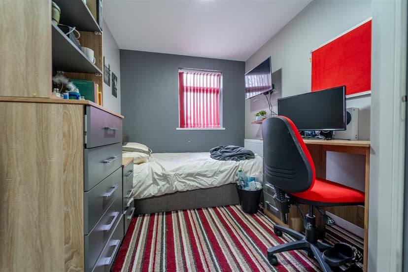 240, Hubert Road - Image 10