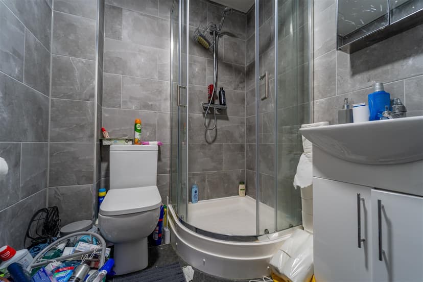 240, Hubert Road - Image 9