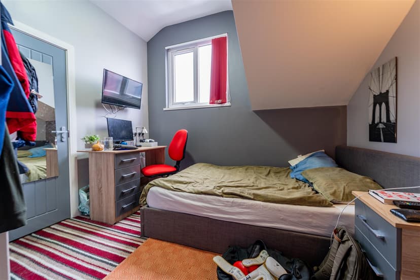 240, Hubert Road - Image 7