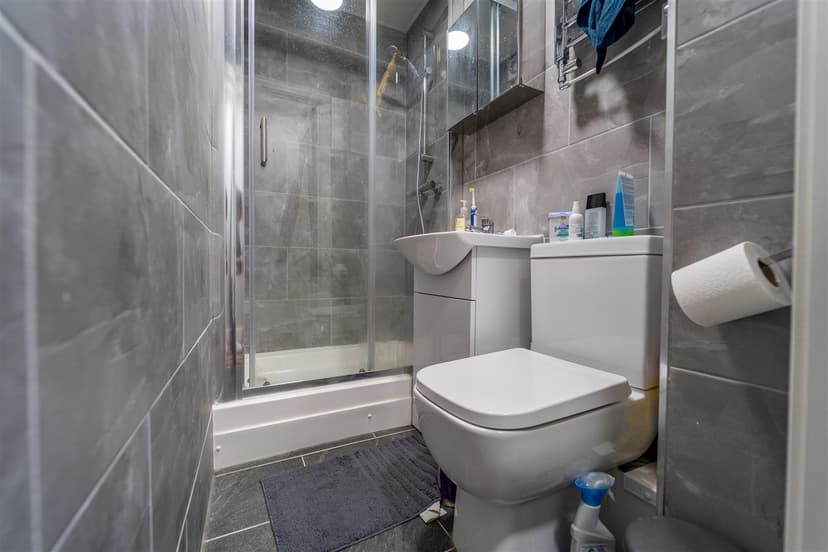 240, Hubert Road - Image 6