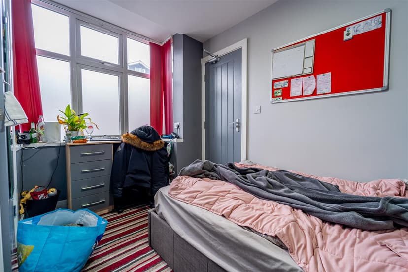 240, Hubert Road - Image 3