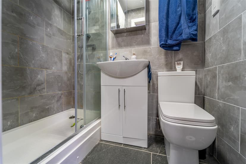 240, Hubert Road - Image 2