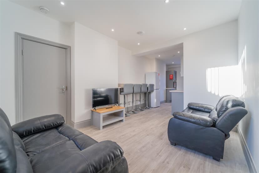 120a, Raddlebarn Road - Image 14