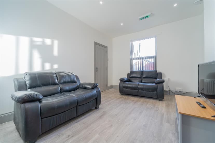 120a, Raddlebarn Road - Image 12