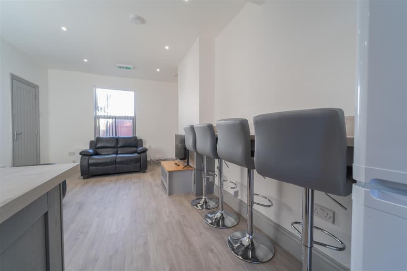 120a, Raddlebarn Road - Image 11