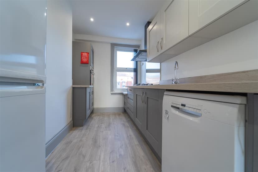 120a, Raddlebarn Road - Image 10