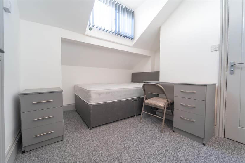 120a, Raddlebarn Road - Image 8