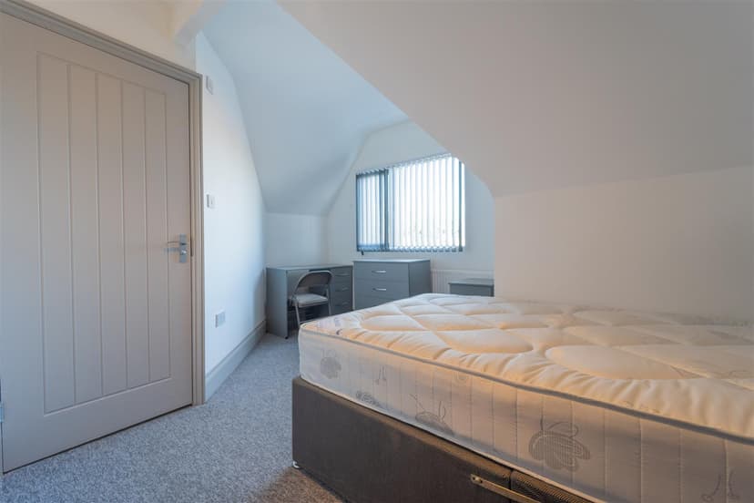 120a, Raddlebarn Road - Image 6