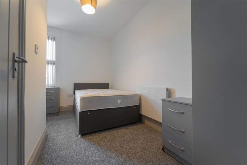 120a, Raddlebarn Road - Image 2