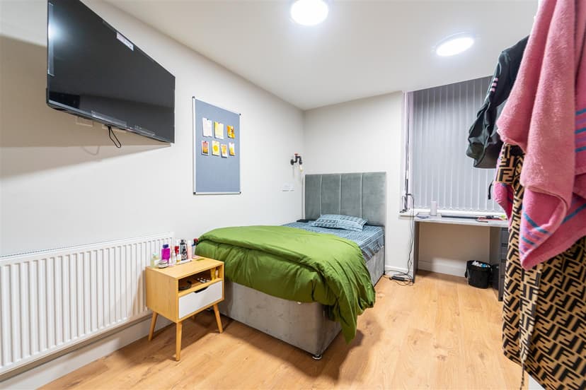 121, Hubert Road - Image 24