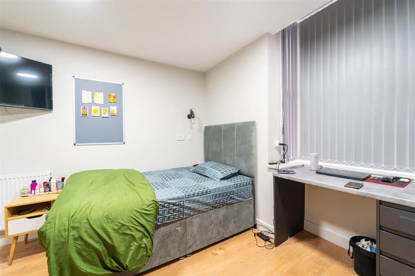 121, Hubert Road - Image 22