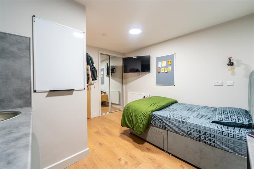 121, Hubert Road - Image 21