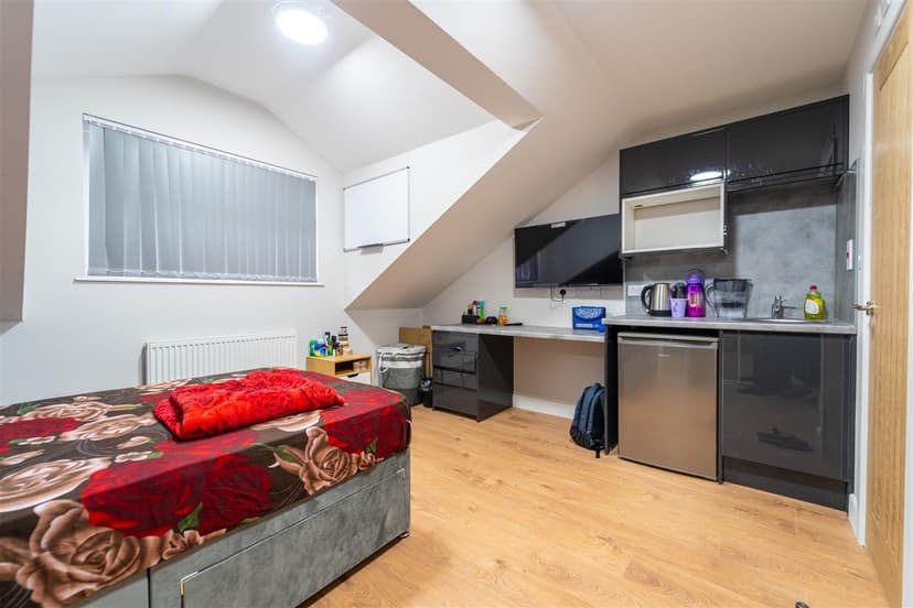 121, Hubert Road - Image 20