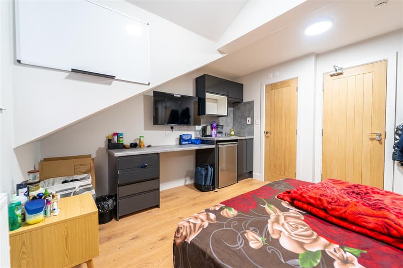 121, Hubert Road - Image 18