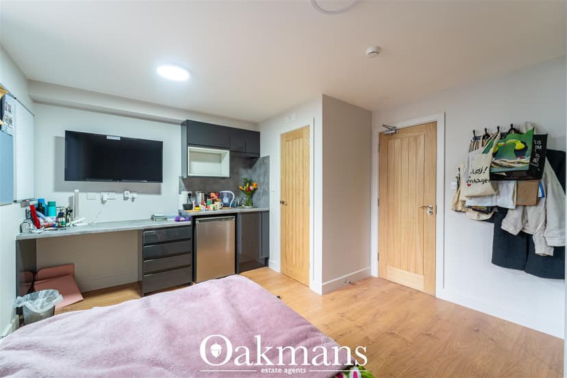 121, Hubert Road - Image 14