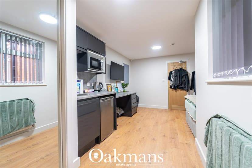 121, Hubert Road - Image 12