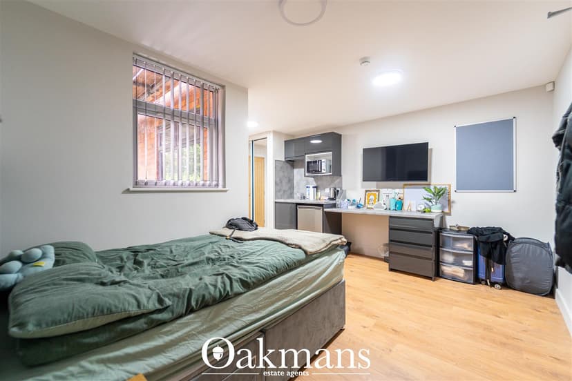 121, Hubert Road - Image 11