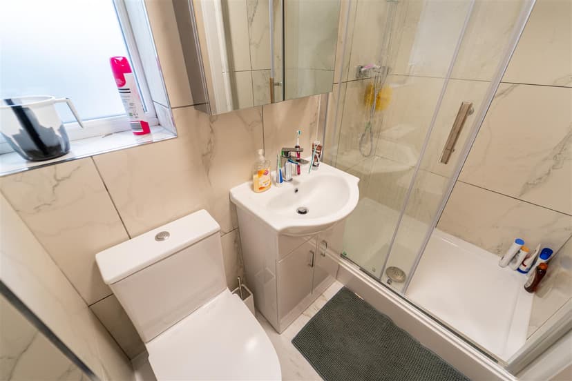 121, Hubert Road - Image 10