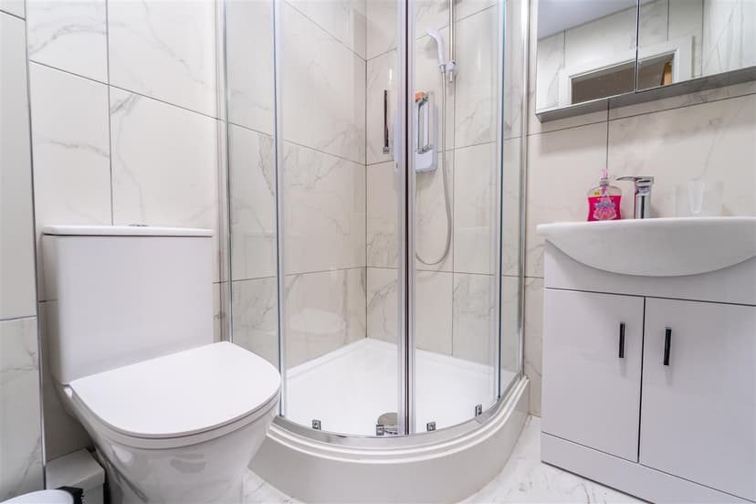 121, Hubert Road - Image 9