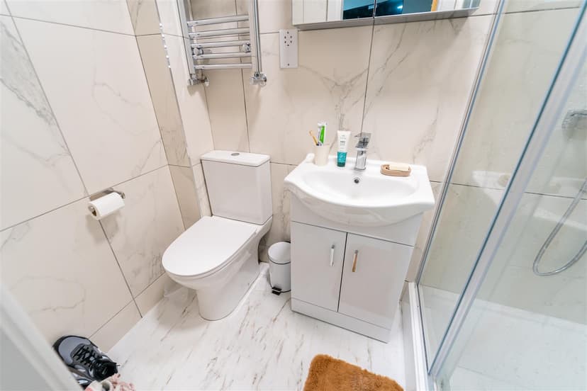 121, Hubert Road - Image 8