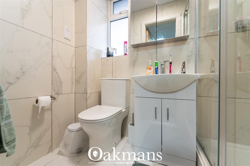 121, Hubert Road - Image 7