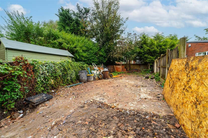 121, Hubert Road - Image 2