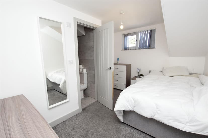 49, Harrow Road - Image 12