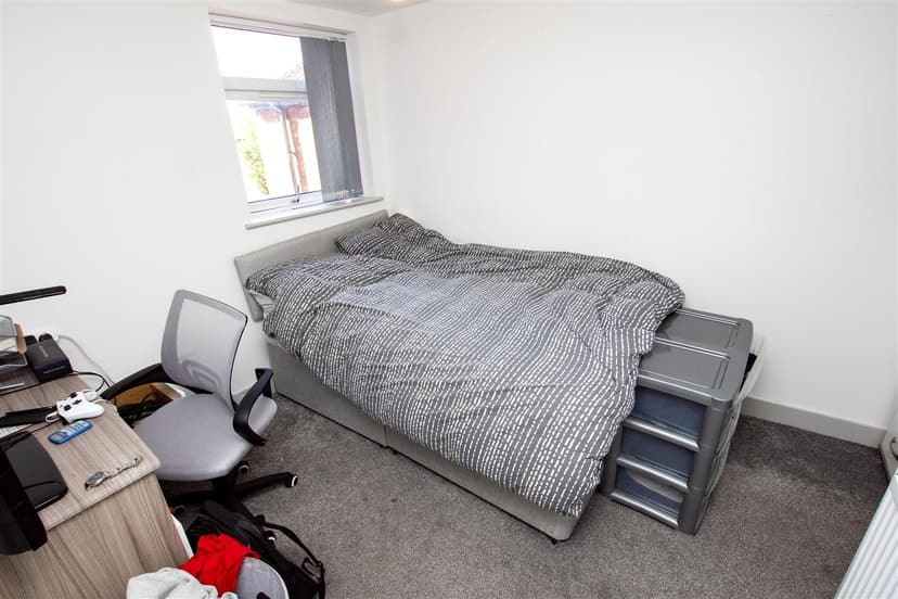 49, Harrow Road - Image 10