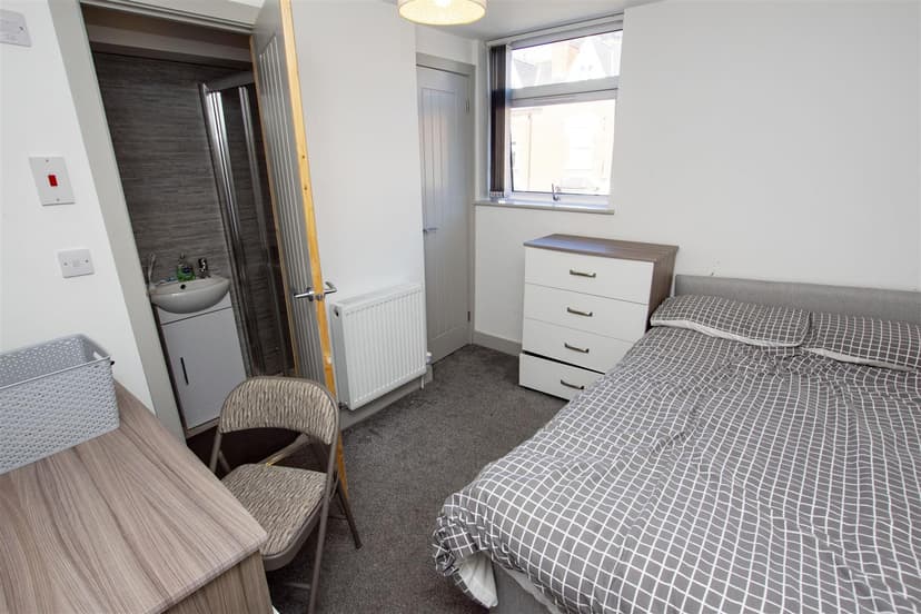 49, Harrow Road - Image 9