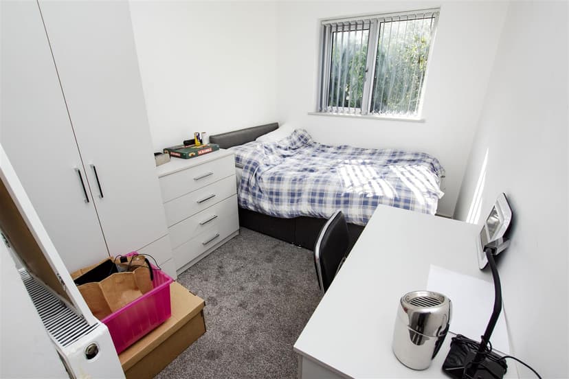 49, Harrow Road - Image 6