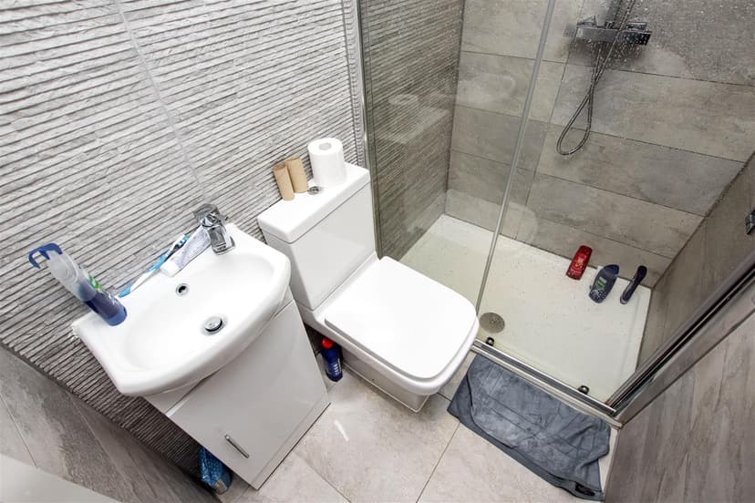 49, Harrow Road - Image 5