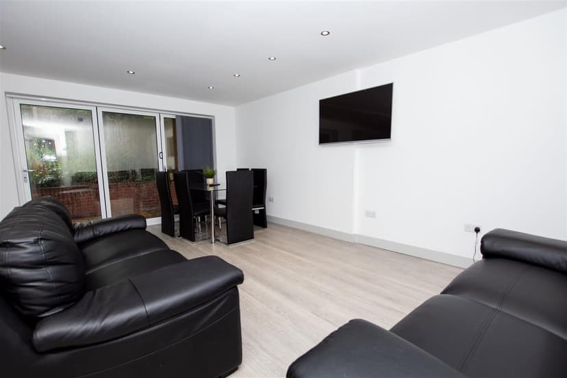 130, Heeley Road - Image 12