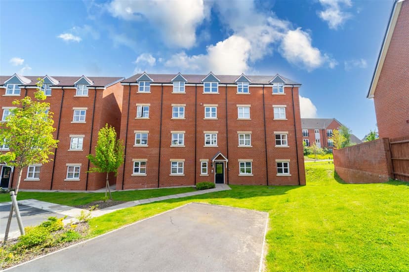 Flat 8, Heroes Drive - Image 14