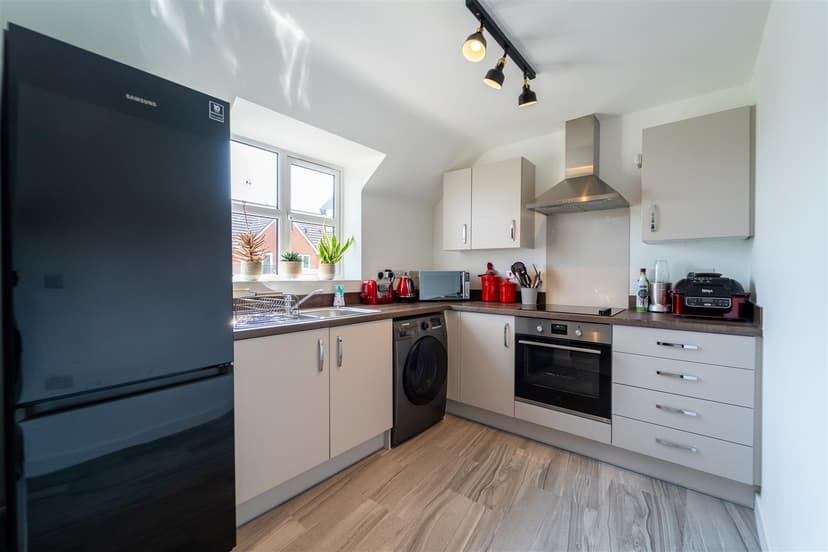 Flat 8, Heroes Drive - Image 13