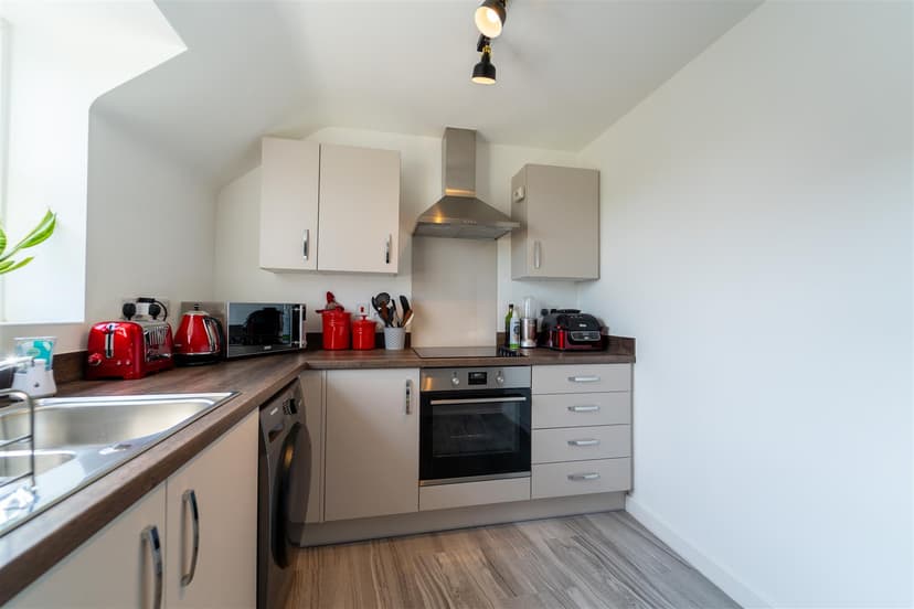 Flat 8, Heroes Drive - Image 12