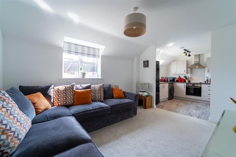 Flat 8, Heroes Drive - Image 11