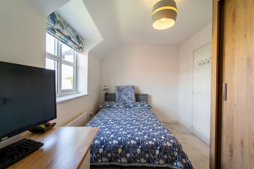 Flat 8, Heroes Drive - Image 8