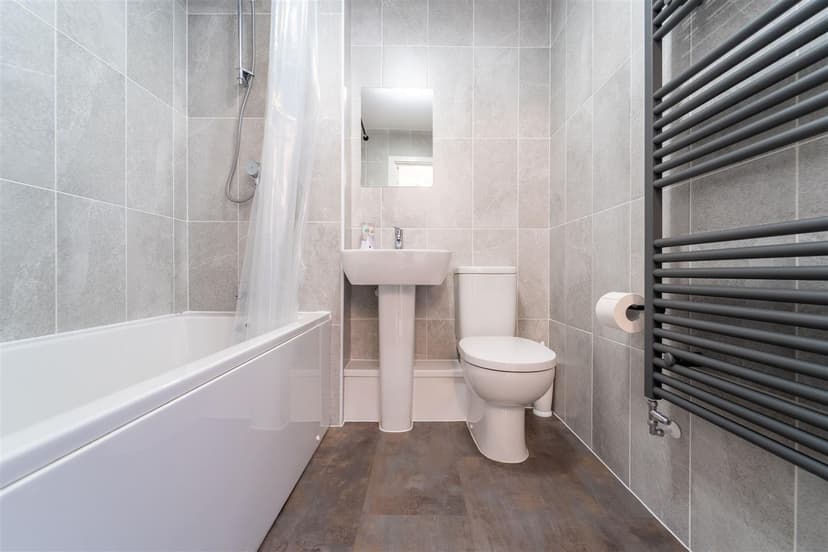 Flat 8, Heroes Drive - Image 2