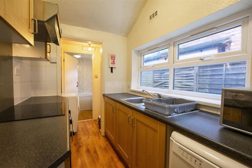 110, Tiverton Road - Image 11