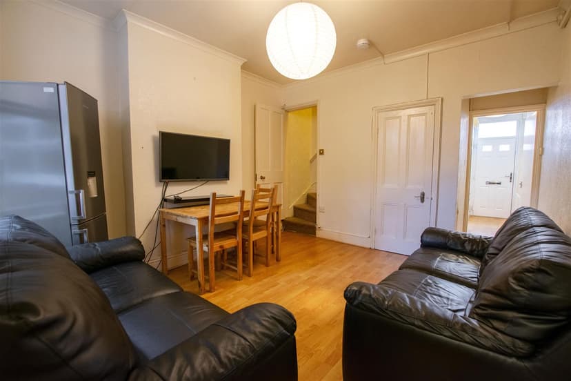 110, Tiverton Road - Image 5