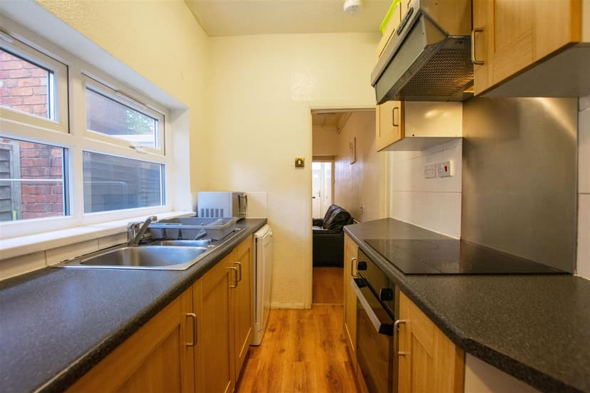 110, Tiverton Road - Image 4