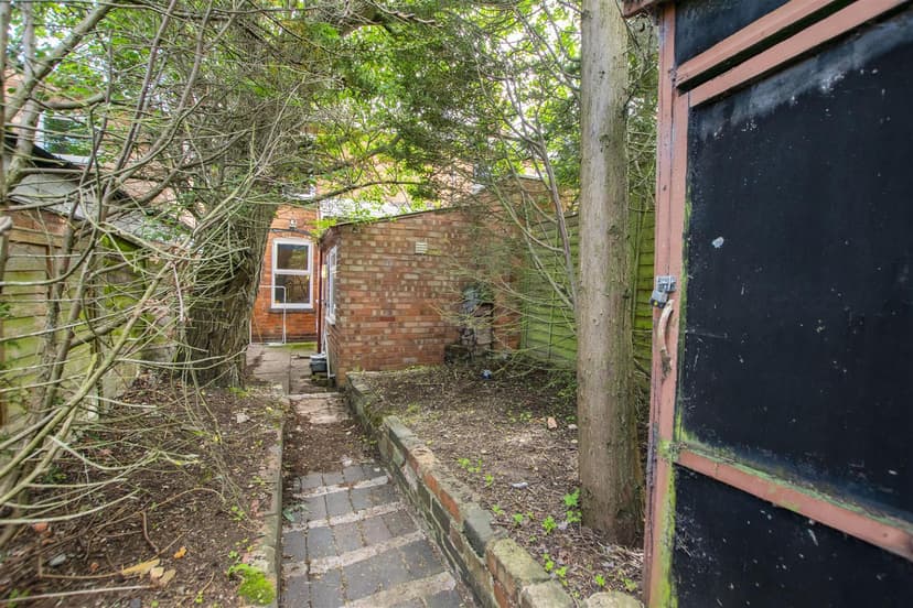 110, Tiverton Road - Image 3