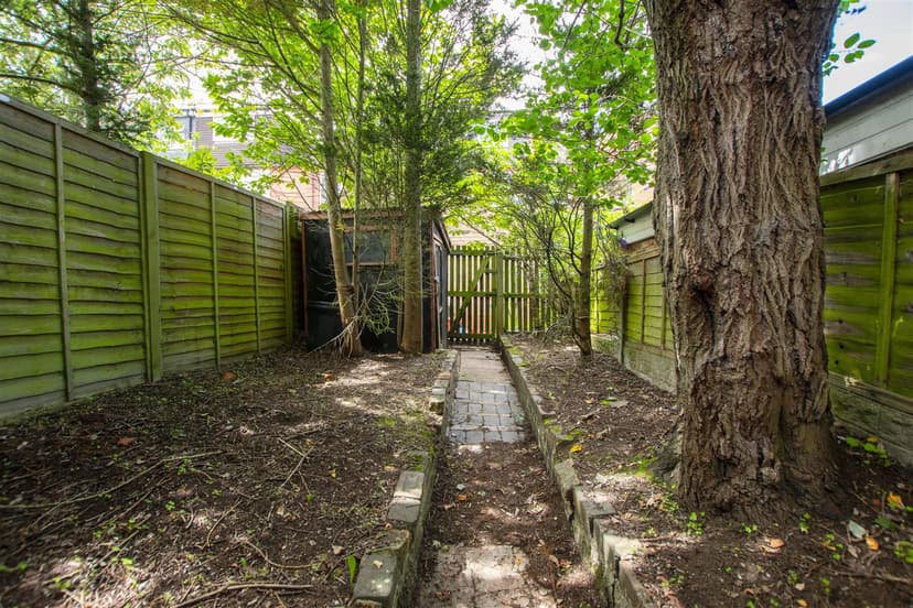 110, Tiverton Road - Image 2