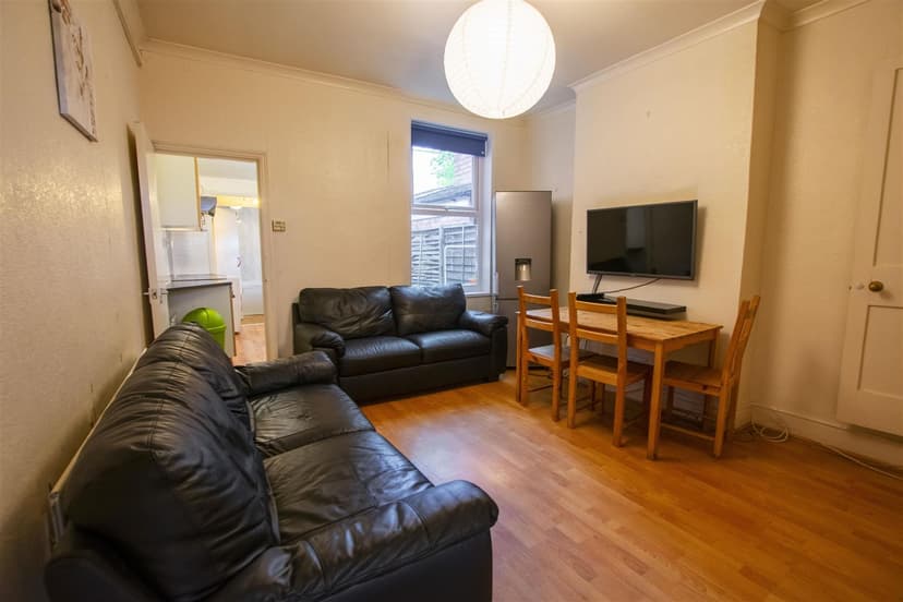 110, Tiverton Road - Image 1