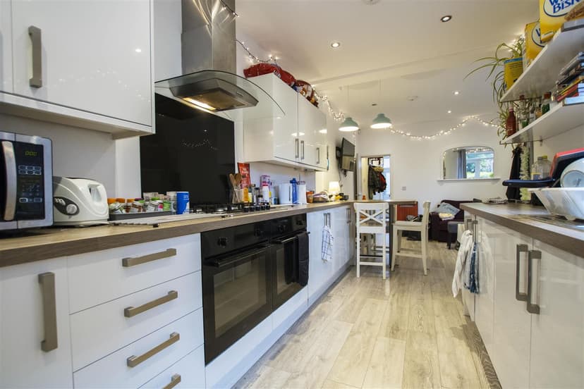 72, Raddlebarn Road - Image 7